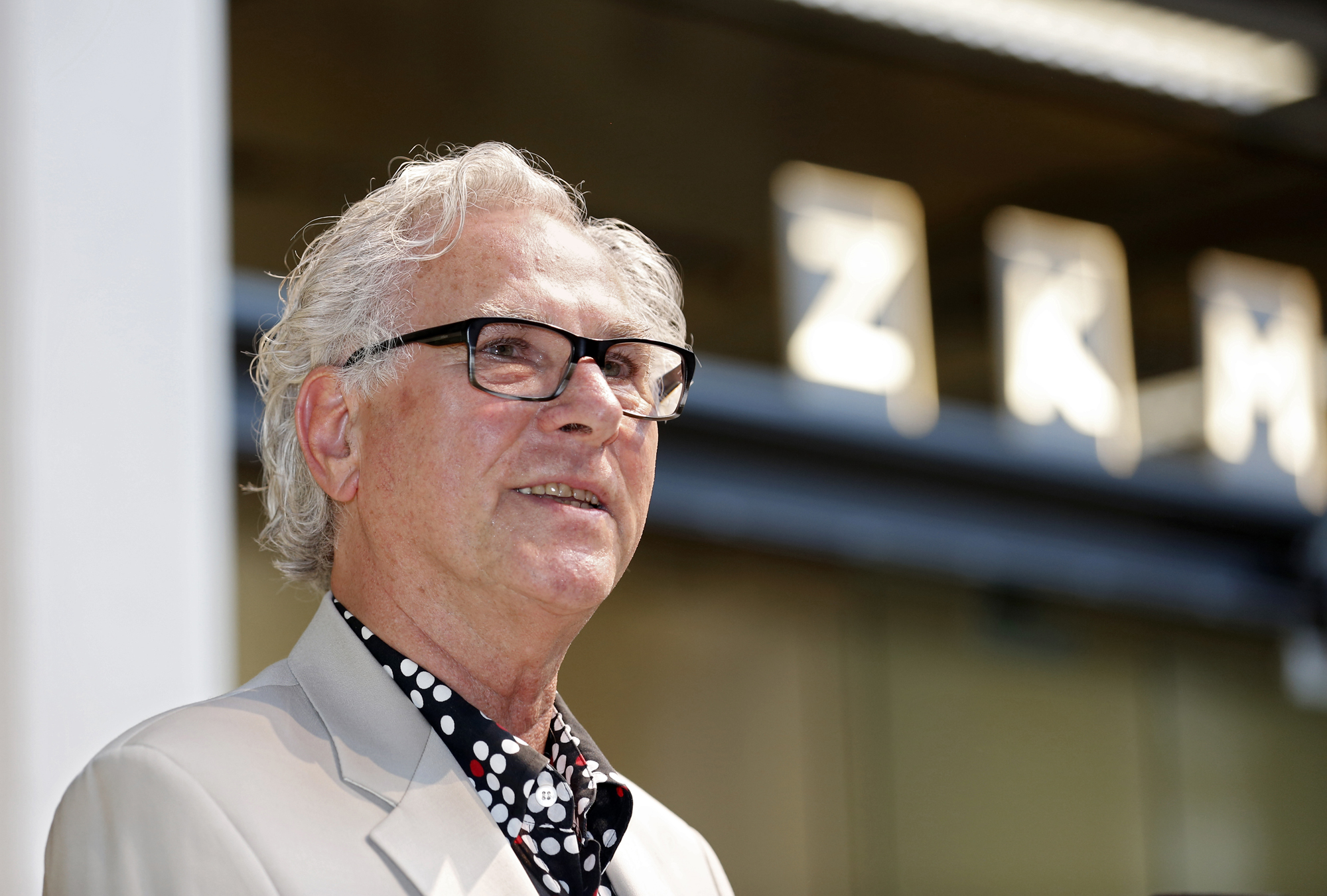 Manfred Mohr at the opening speech at the exhibition »The Algorithm of Manfred Mohr«.