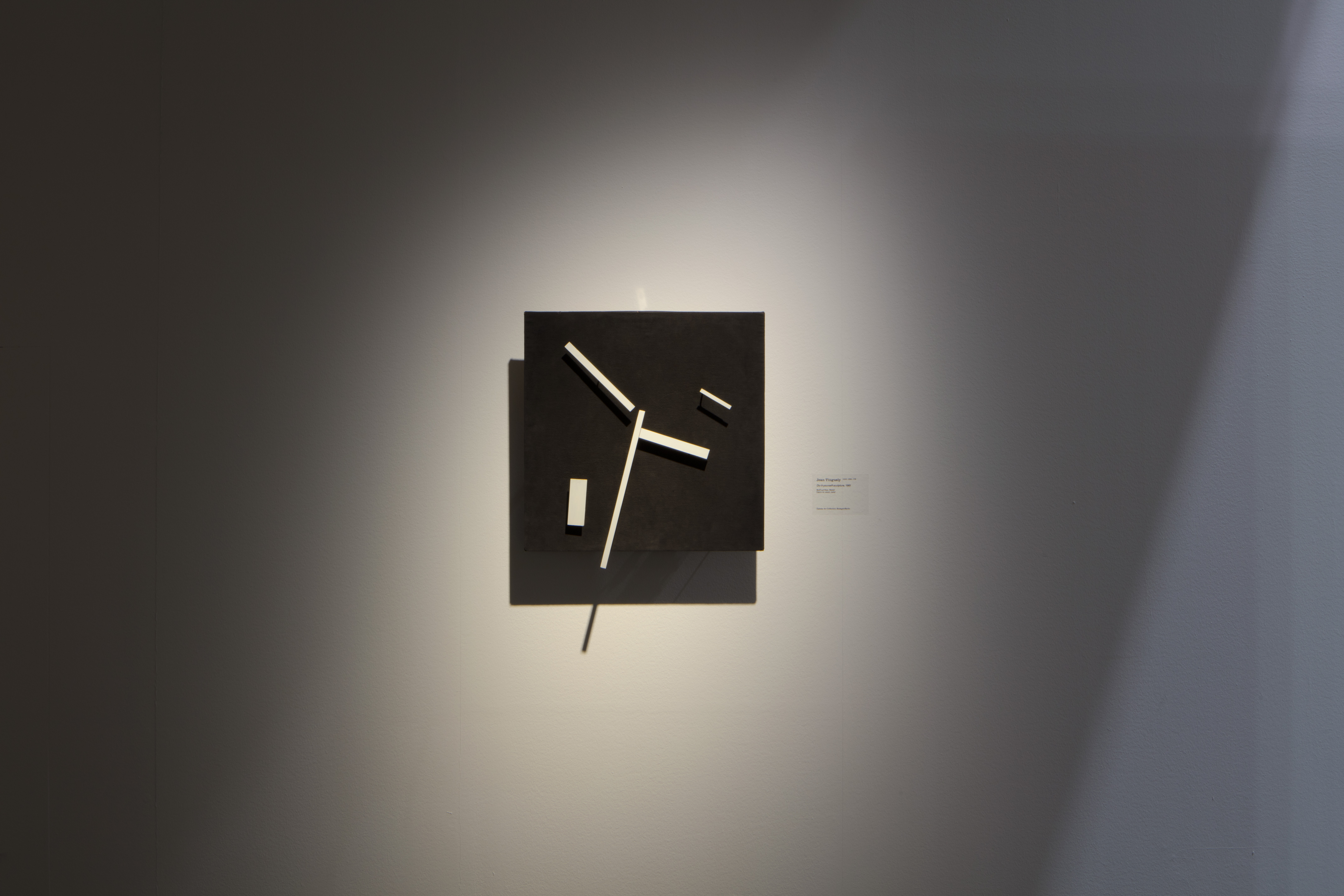 Exhibition view of Jean Tinguely, »Do-it-yourself-sculpture«, 1961