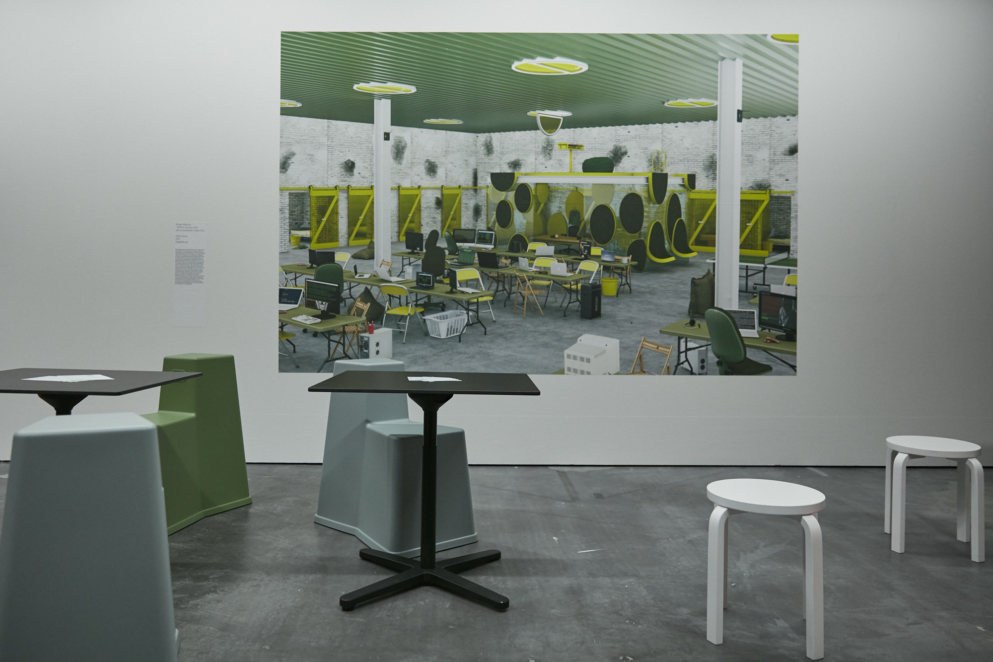 Blick in die Ausstellung »Learning Takes Place«