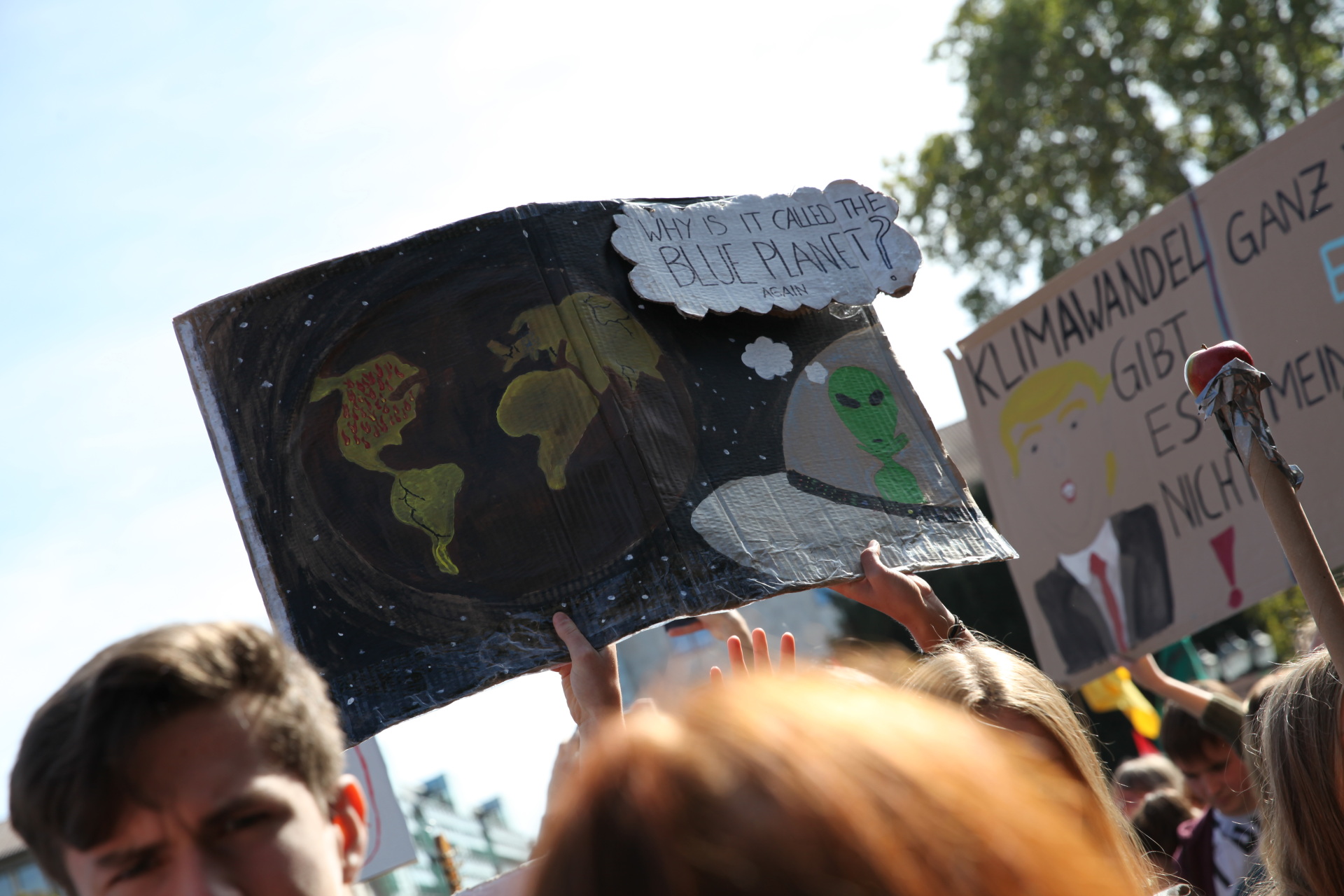 Das gezeigte Plakat wurde während der Demonstration von Fridays for Future am 20. September 2019 von SchülerInnen hochgehalten. 