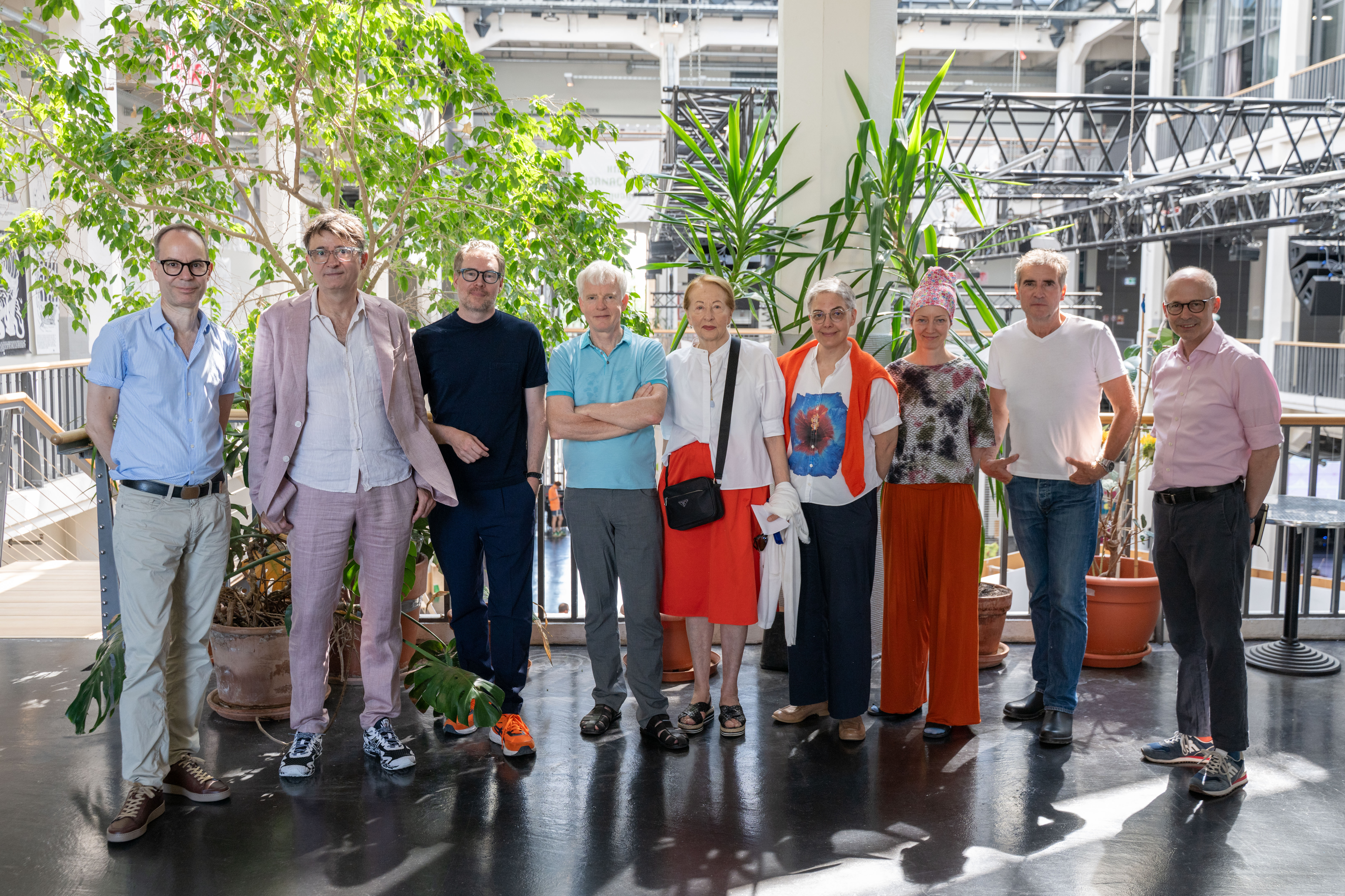 Zu sehen ist ein Gruppenfoto der Jurymitglieder. 