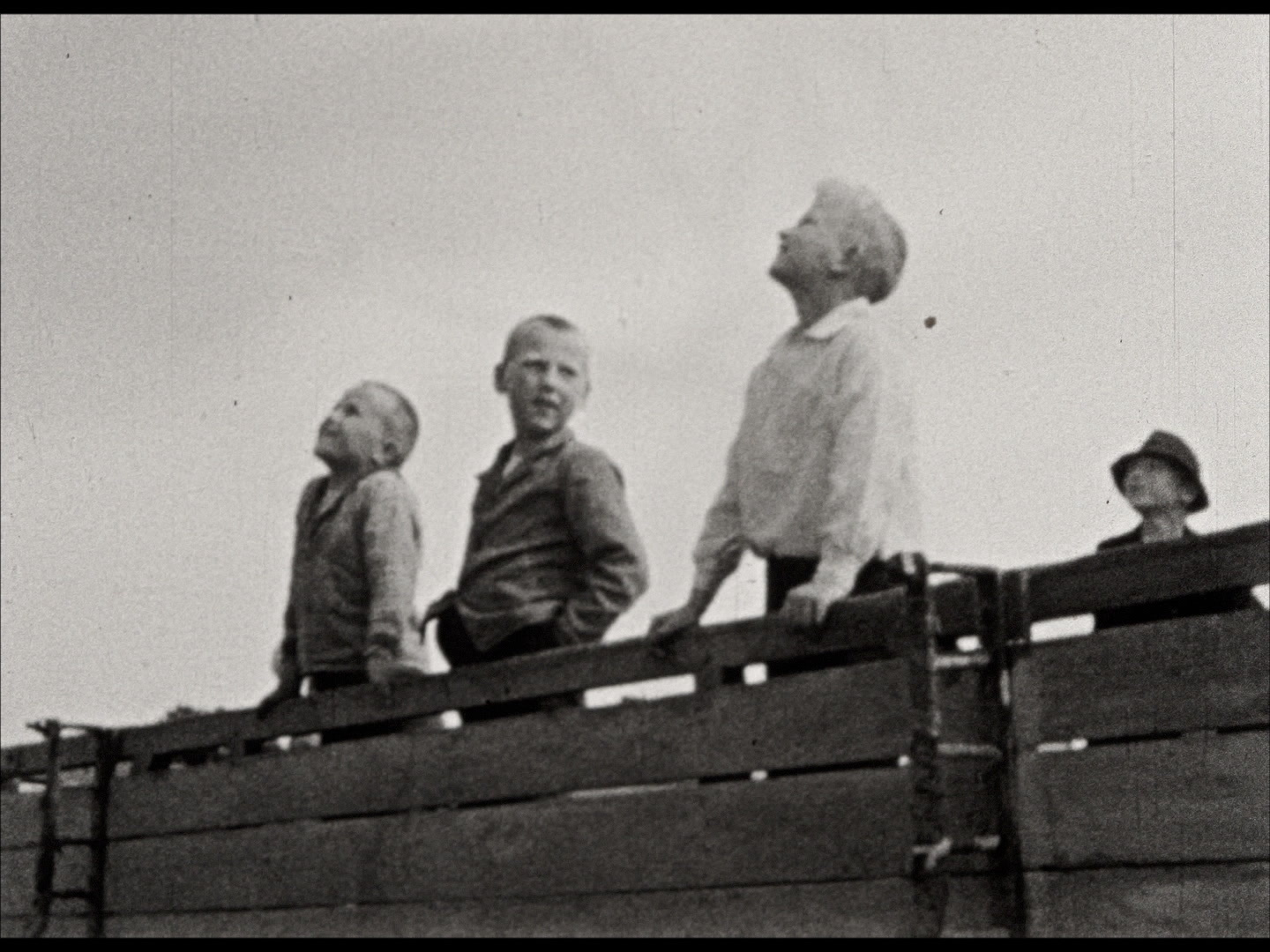 Still from the 1933 film »A Cheerful Day in Rügen« by Ellen Auerbach