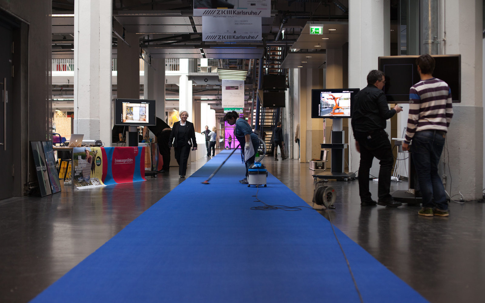 Walkthrough to HfG with a blue carpet