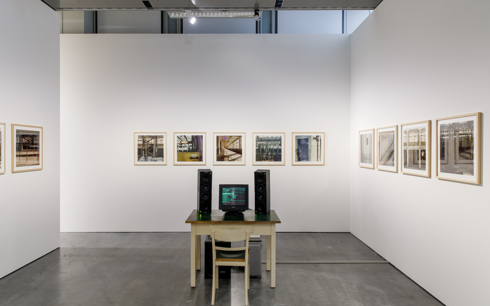 Eine Installation der Ausstellung »Writing the History of the Future«