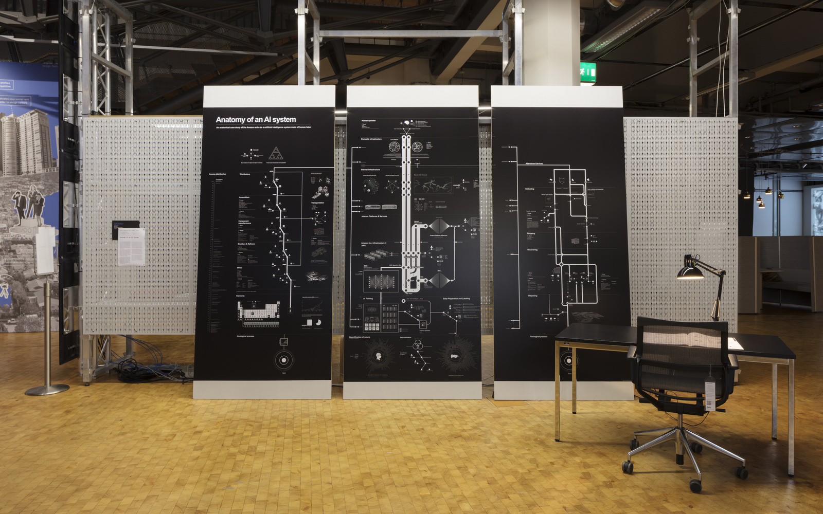 Blick in die Ausstellung »Open Codes. Die Welt als Datenfeld« 