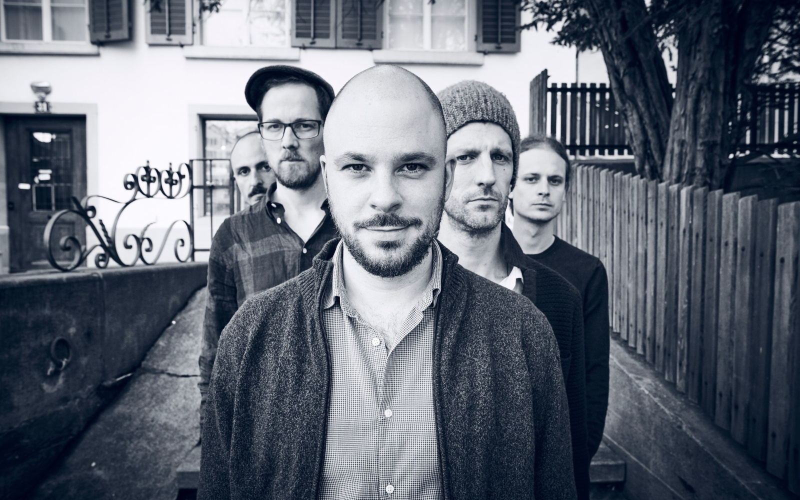 Schwarzweiß Foto des Band Christoph Irniger Pilgrim