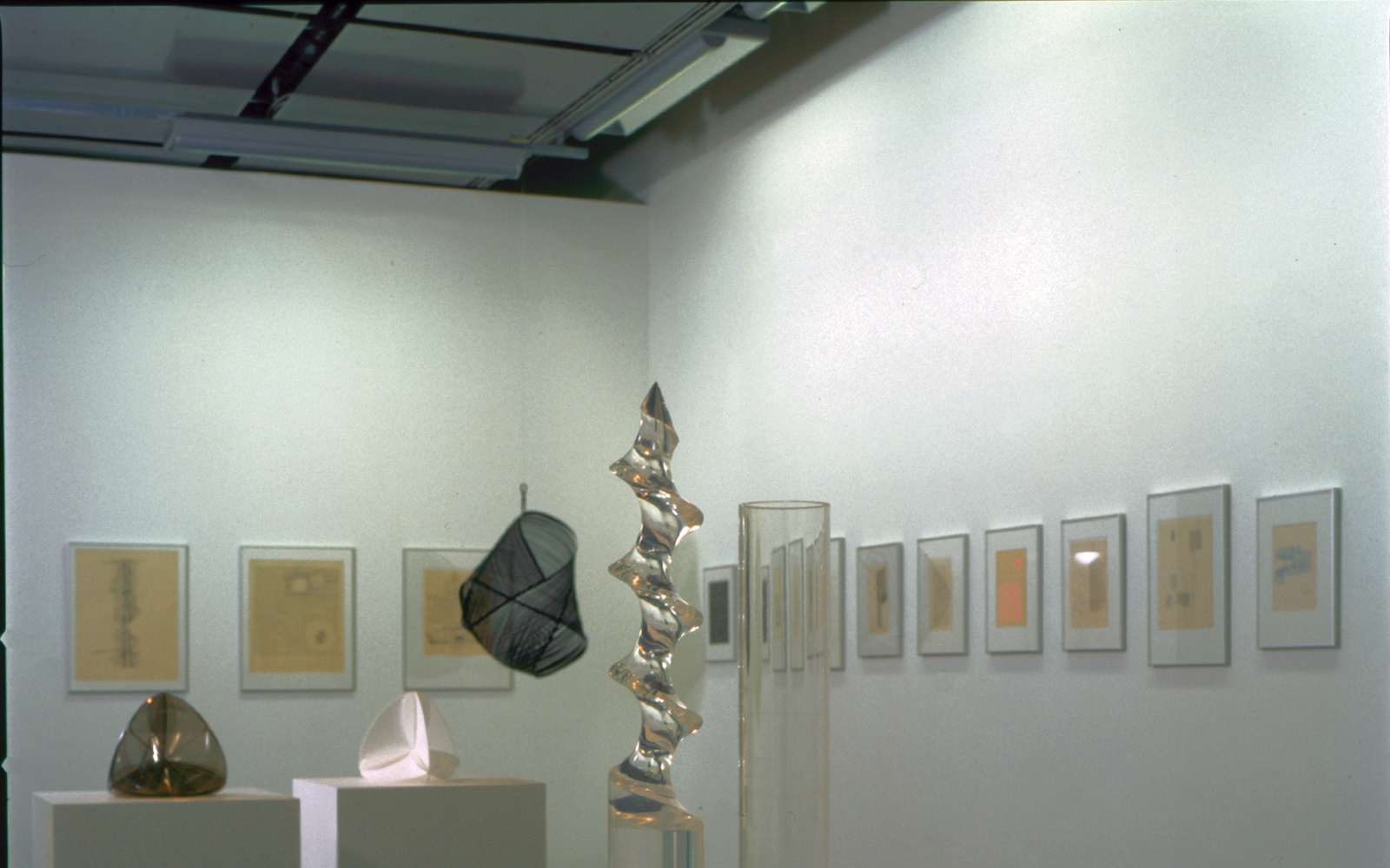 Exhibition view "Ruth Vollmer & Gego: Thinking the Line"