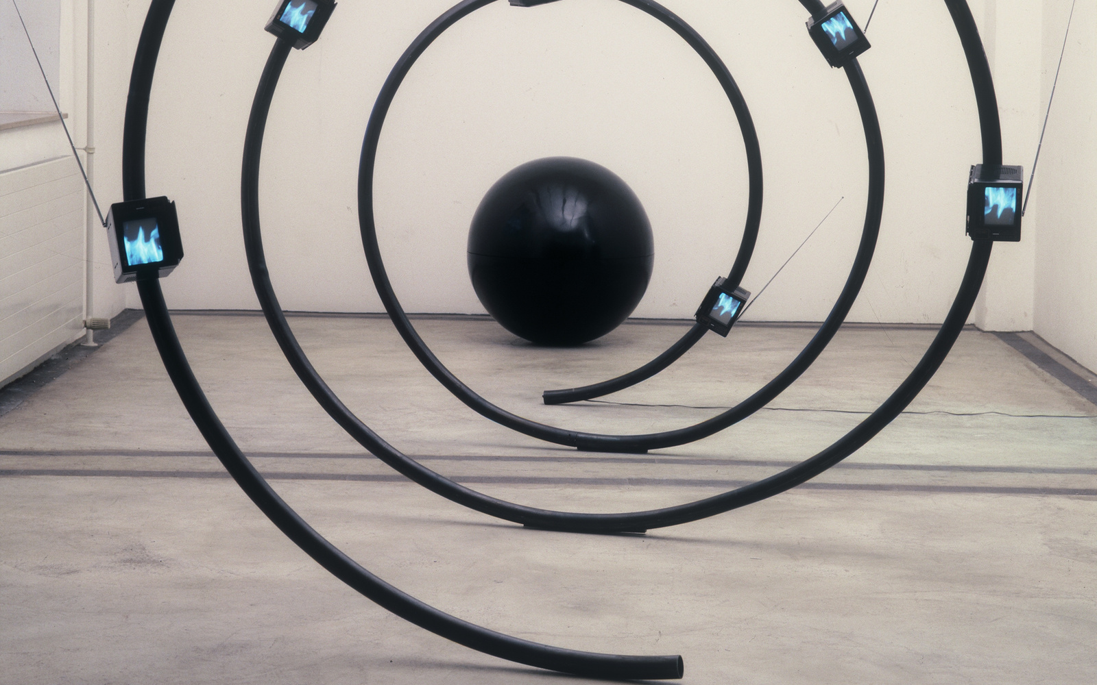 A sculpture from a black spiral with small screens, the work is called »The name« and was created by Michael Bielicky.