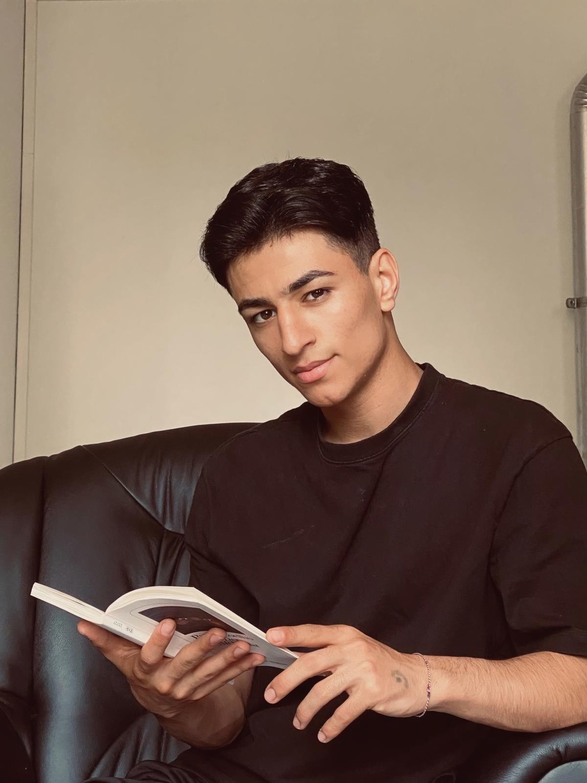 A portrait of the author Farhad Alsilo