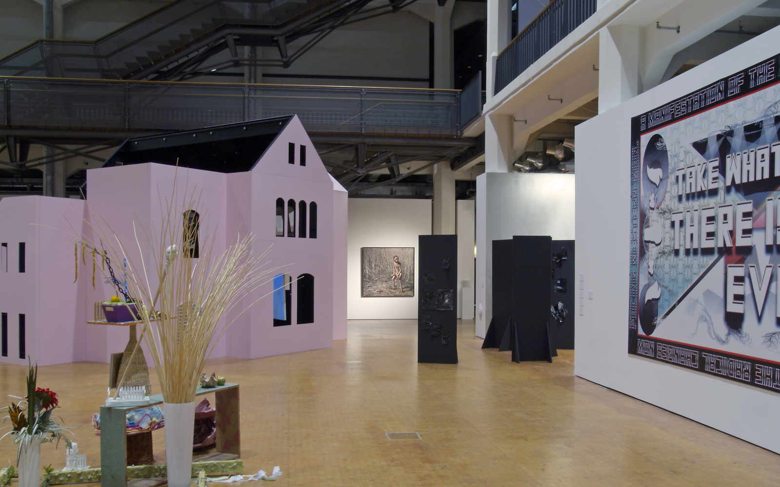 Ausstellungsansicht "Zwischen zwei Toden"