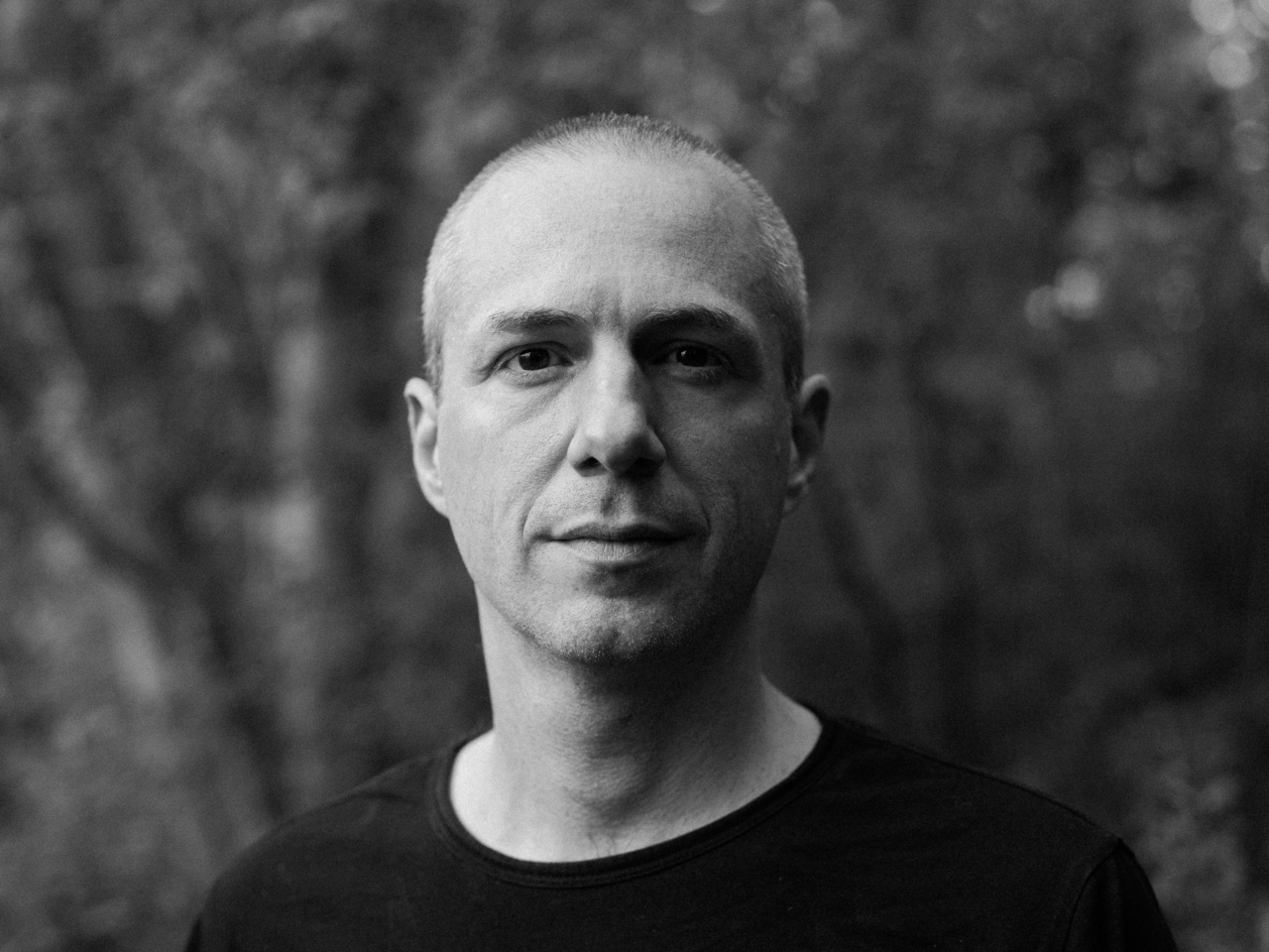 A black-and-white portrait photograph of a person can be seen.