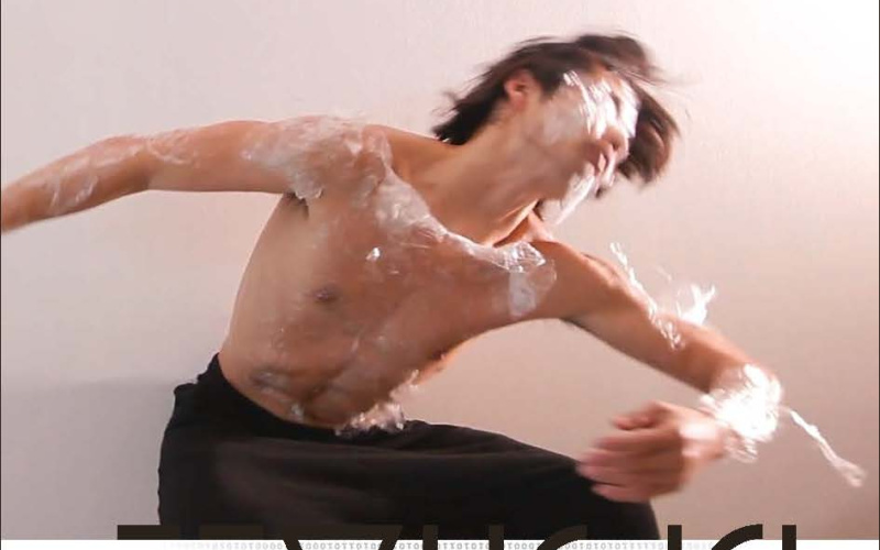 Cover der Broschüre mir einem Mann, der in Glassichtfolie gehüllt ist