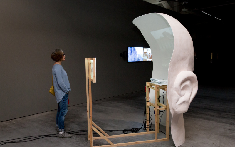 Blick in die Ausstellung »Hybrid Layers«