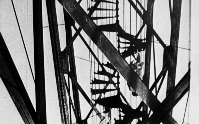 Film-Still aus dem schwarz/weiß Film »Alter Hafen in Marseille« von Moholy-Nagy aus den 1930ern.