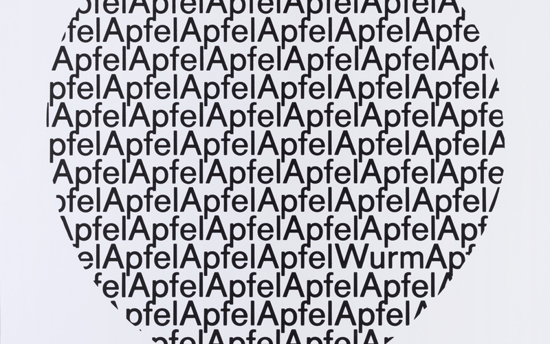 Apfel mit Wurm
