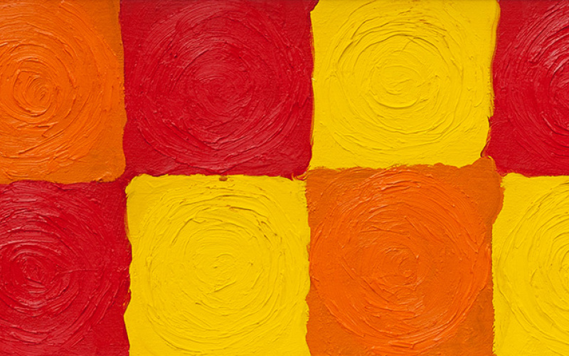 Zwölf farbig gemalte Quadrate in zwei Reihen übereinander in den Farben Gelb, Orange und Rot.