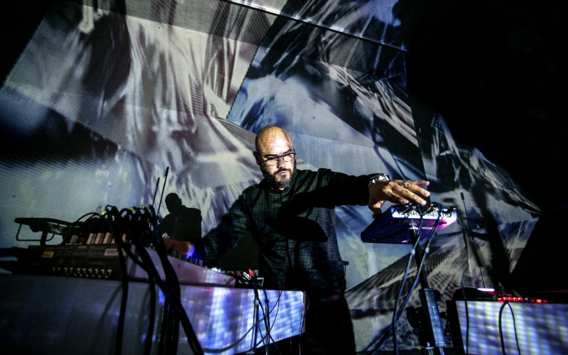 The picture shows the guest artist Hugo Paquete