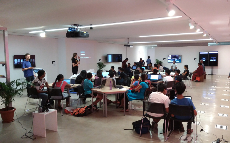 Teilnehmer des »Digital Embroidery« Workshops in Mumbai