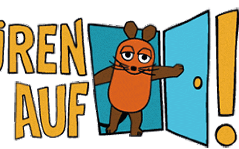 The mouse opens a blue door, next to it in yellow letters "open doors".
