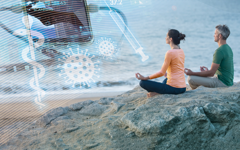 Zu sehen sind zwei meditierende Personen am Meer. Links von Ihnen sieht man ein überdimensionales Smartphone und blau leuchtende Symbole