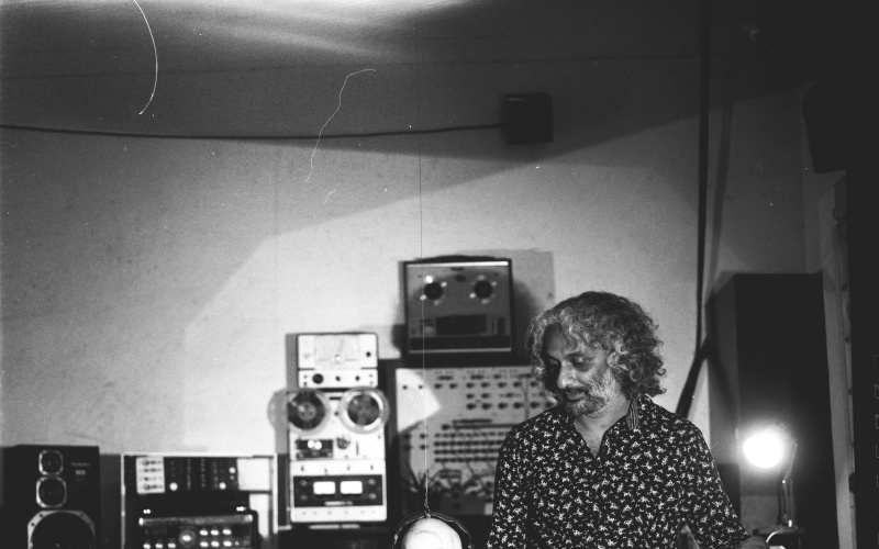 You can see Yasha's Shetty next to a skeleton with headphones on the ears and surrounded by music equipment