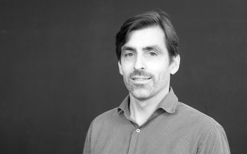 Schwarz-weiß Portraitfoto von Kai Arras 