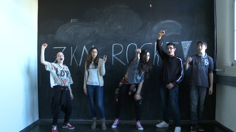 i5129_15_zkm_e_pr_sb_kopfueber_workshop_vernissage.00_01_55_01.standbild002.jpg