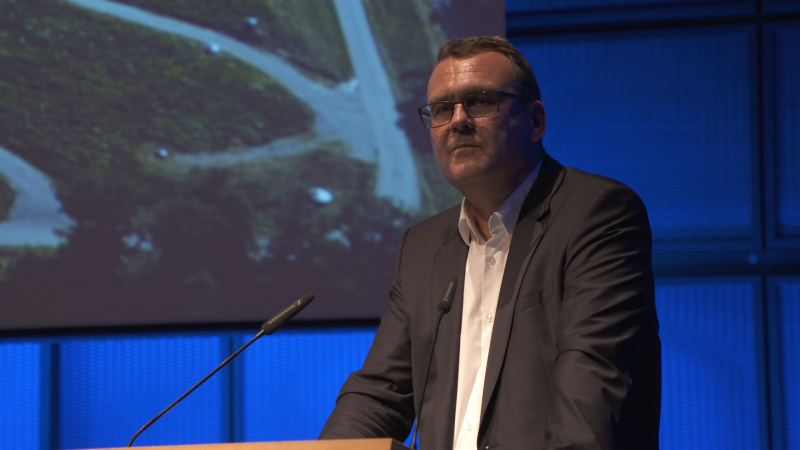 i6929_20_zkm_r_vr_mb_kaforum20_sprecher7_mathiasginter_v2.jpg