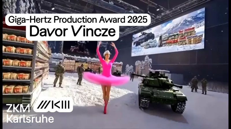 Videostill zeigt eine Ballerina in pinkfarbenem Kleid, rechts daneben einen Panzer im Schnee und Soldaten in einer Halle.