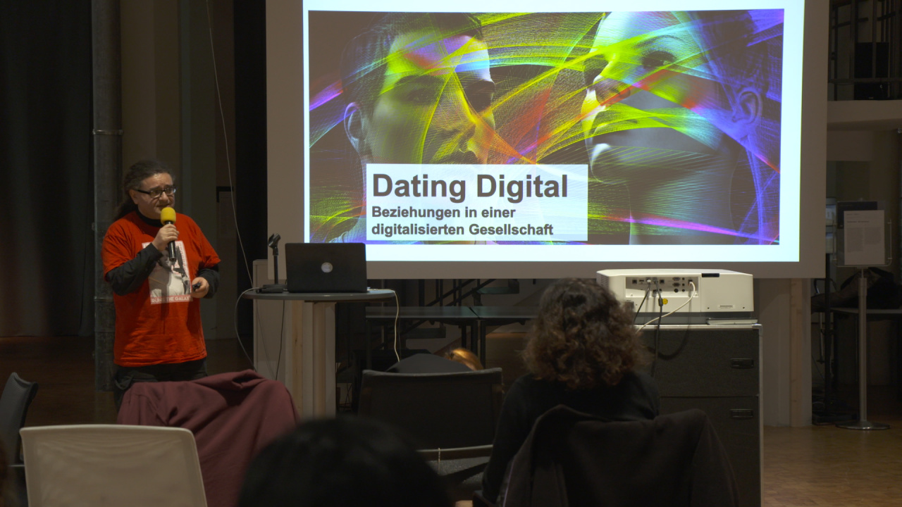 multicam_datingindigitalworlds.00_54_02_03.standbild003.jpg