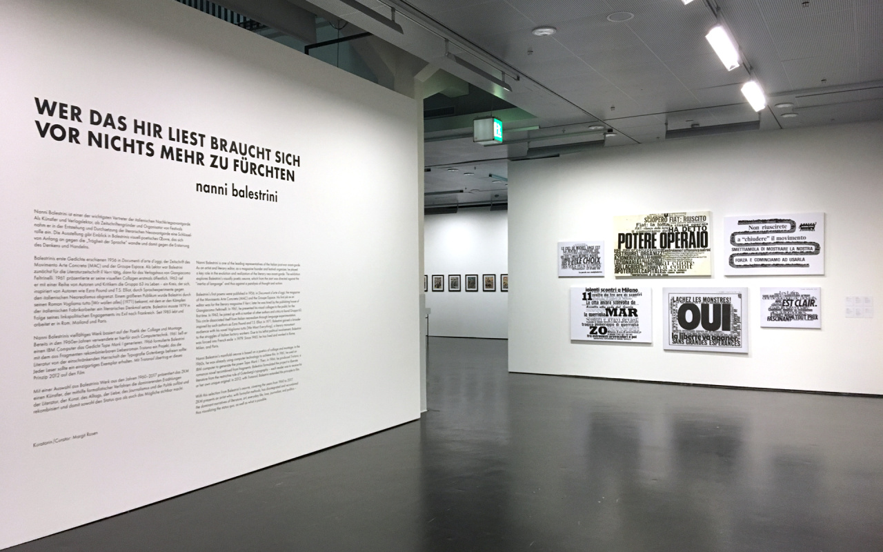 Blick in die Ausstellung »Nanni Balestrini. Wer das hir liest braucht sich vor nichts mehr zu fürchten«