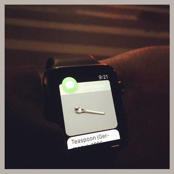 Smartwatch mit Nachrichten des Museumsbot 