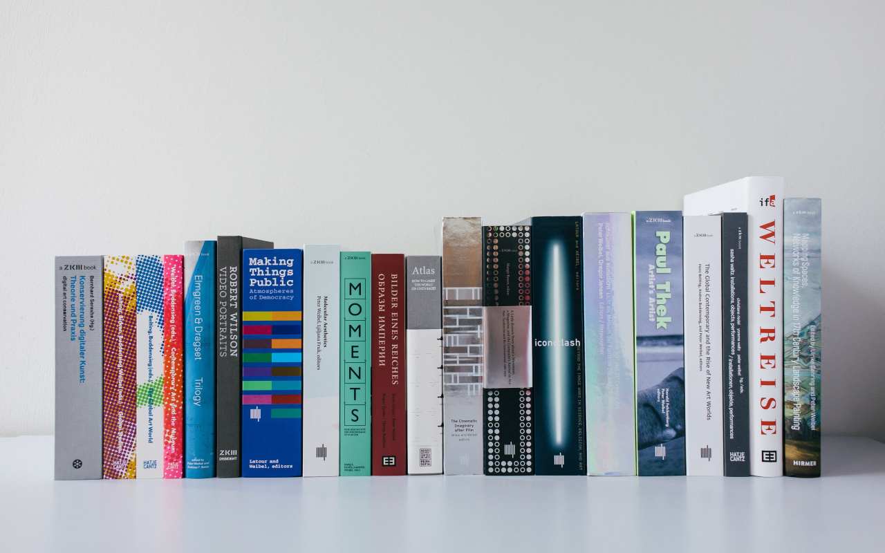 Verschiedene Publikationen des ZKM