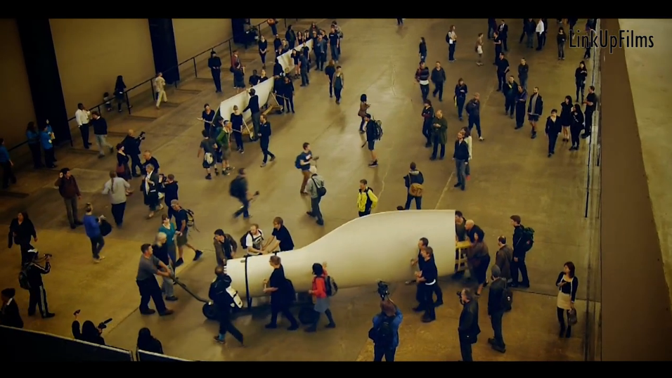 View from above into an exhibition room of the Tate Modern