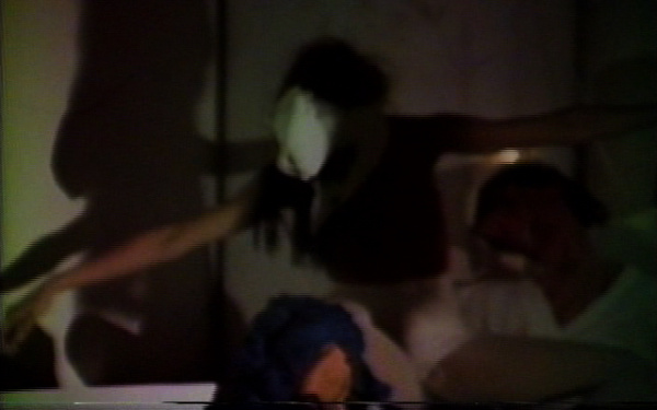 Videostill aus Mira Cantors »Centersheet«