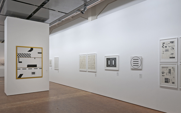 Blick in die Ausstellung mit dem Titel »Der Algorithmus des Manfred Mohr«