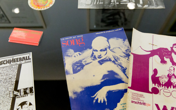 Blick in die Ausstellung »Joachim Krebs: Deleuze und der Sampler als Audio-Mikroskop«