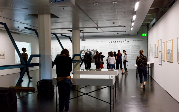 View of the exhibition »Centerbeam. A Performative Sculpture by CAVS«