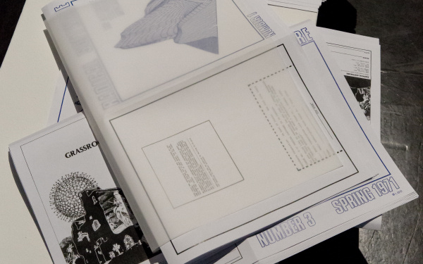 Das Foto zeigt verschiedene Ausgaben der Zeitschrift »Radical Software«