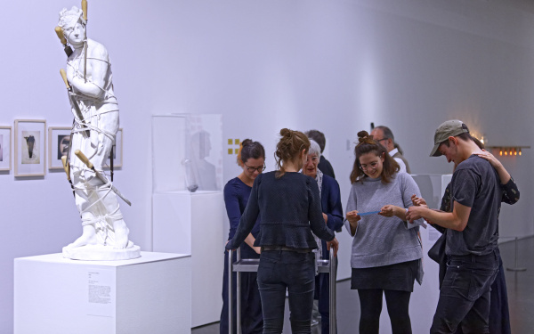 Blick in die Ausstellung »Konrad Balder Schäuffelen: sprache ist fuer wahr ein koerper«