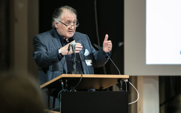 Peter Weibel während des Kongress Digitalität und Verantwortung