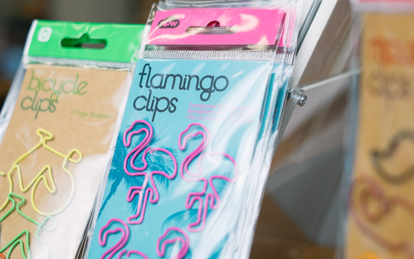 Pinke Flamingo Clips und Gelbe Bicycle Clips aus dem ZKM | Shop