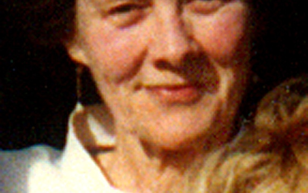 The photo shows a portrait of »‹Beatwoman« Helene Dorn