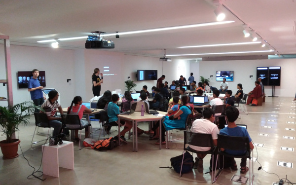Teilnehmer des »Digital Embroidery« Workshops in Mumbai