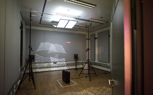 Nuno Cabrita, »Closer/Farther«, interactive installation