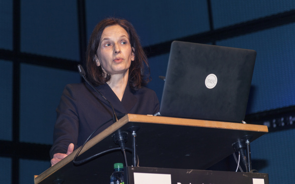 Nathalie Bredella bei ihrem Vortrag im Rahmen des Frei Otto Symposiums 