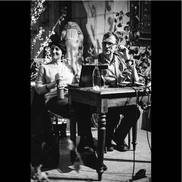Bruno Latour and Frédérique Aït Touati sit next to each other at a table, they seem relaxed and satisfied. It seems to have been created during a rehearsal.