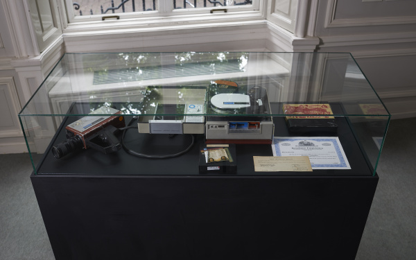 Blick in die Ausstellung Radical Software. The Raindance Foundation, Media Ecology and Video Art«, West, Den Haag,