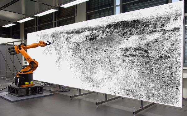 Roboter malt Bild