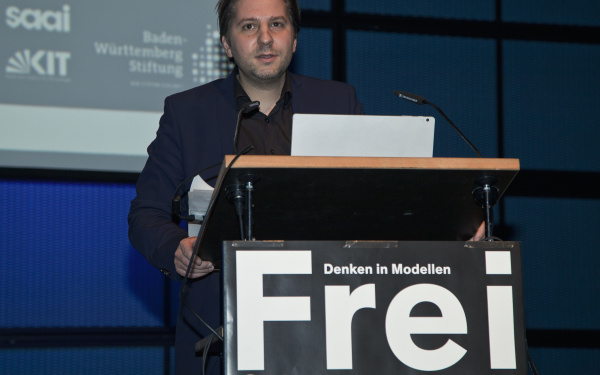 Georg Vrachliotis spricht beim Frei Otto Symposium 